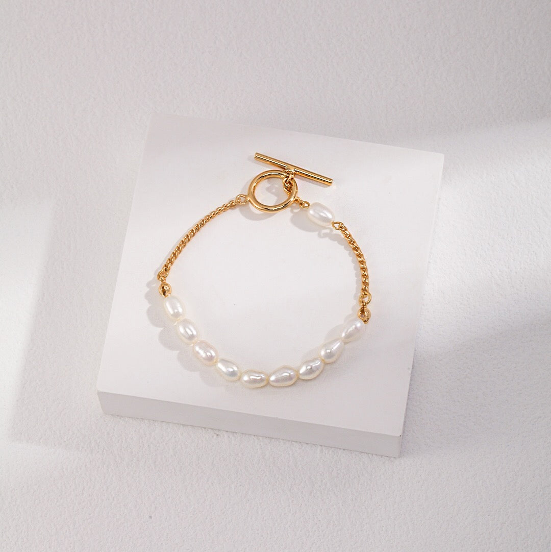 Kurzes Perlenarmband