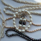 Aurora Perlenohrringen und BELLA Perlenkette und weitere von Lunas Perlen