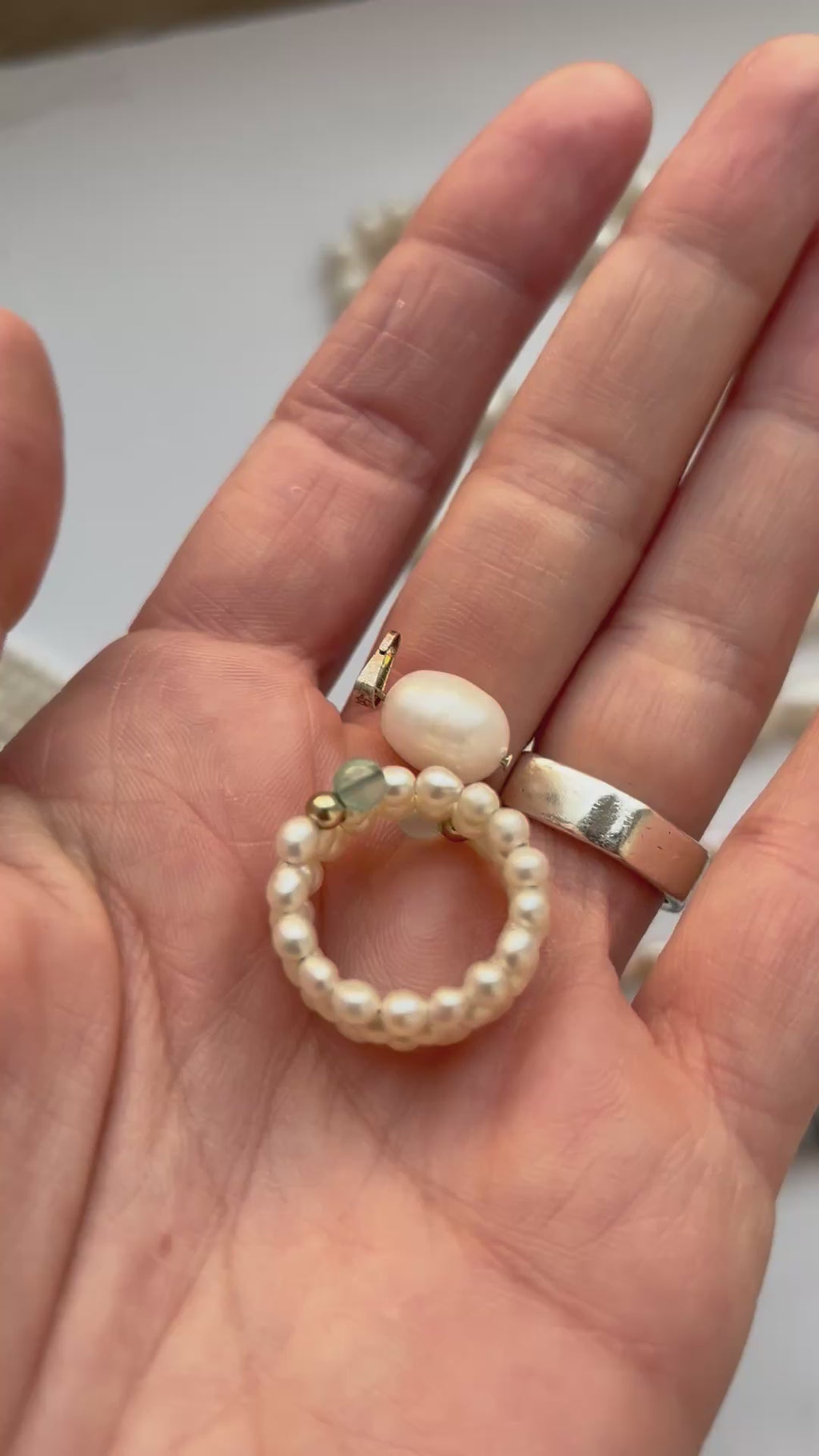 Vier sekündiges Video vom Perlenring Elisa von Lunas Perlen